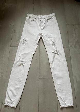 Белые джинсы stradivarius(premium denim).