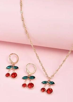 Изысканный вишневый набор