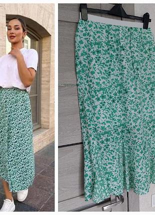 Вискозная белая юбка миди на резинке в зеленый принт.(размер 10)