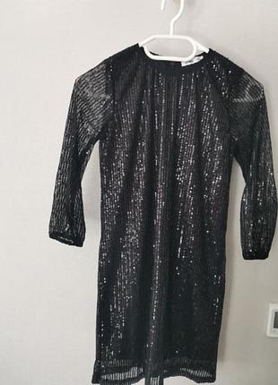 Платье праздничное на девочку на подкладке.