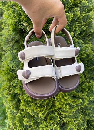 Шкіряні босоніжки для дівчинки