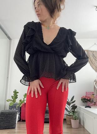 Блуза сорочка з рюшами оверсайз в горошок чорна шифонова на запах