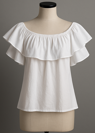 Белая летняя блузка с открытыми плечами