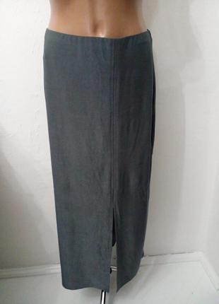 Красивая эластичная юбка с разрезами на ноге