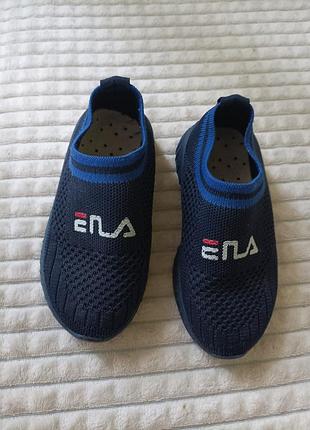 Повседневные дышащие кроссовки на лето
размер 26, длина стельки 16,5