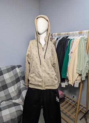 Стильний спортивний костюм