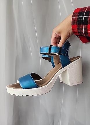 Босоніжки шкіряні 37 розмір