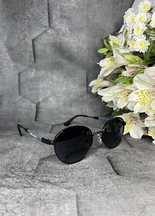 Солнцезащитные стильные очки prada
