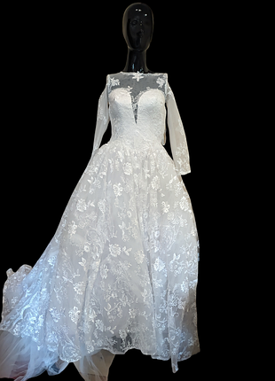 Роскошное свадебное кружевное платье со шлейфом