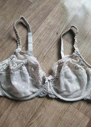 Изысканный кружевной бюстгальтер