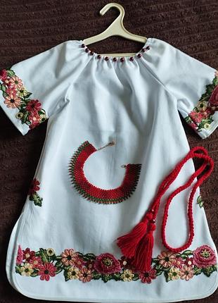 Комплект сукня вишиванка + колье