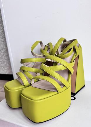 Салатові босоніжки