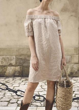 Платье льон с открытыми плечами.