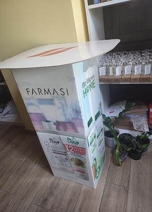 Картонная промо-стойка farmasi