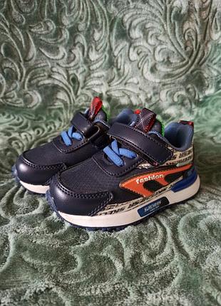 Детские кроссовки размер 23