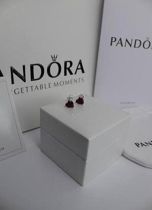 Жіночі срібні сережки з червоним серцем pandora