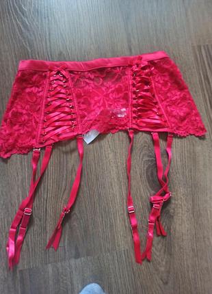 Красный сетевой пояс для чулок