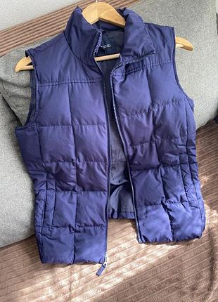 Приталений пуховий жилет