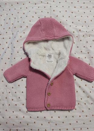 Кофтинка для немовлят, в'язана на ґудзиказ