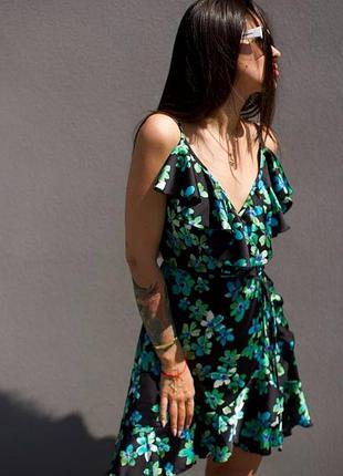 Платье на запах из шелка