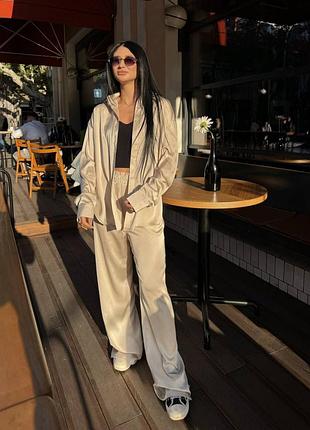 Шовковий брючний костюм