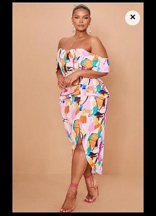 Розовое открытое платье с корсетом, воланы