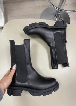 Ботинки челси из натуральных кожи с резинками по бокам