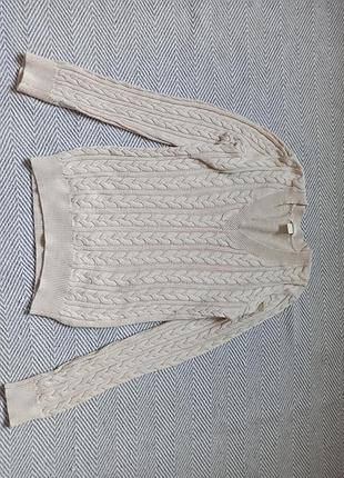 Жіночи в'язаний світер ніжного бежевого кольору