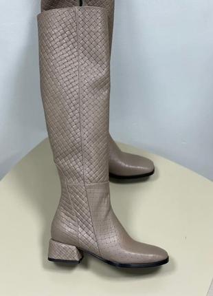 Сапоги кожаные с квадратным носком на низком каблуке 3см