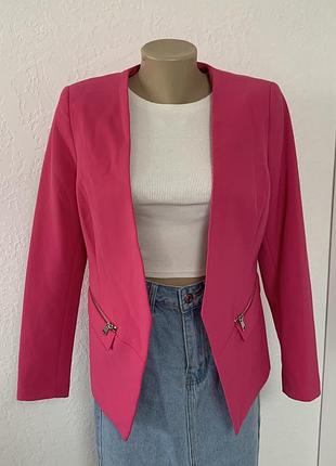 Піджак жіночий , насиченого рожевого кольору , розмір s-m,
