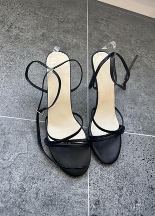 Босоніжки чорні zara 41 розмір