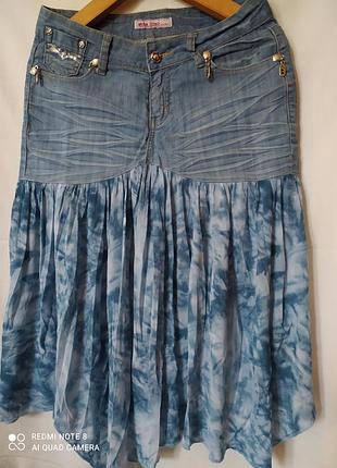 Джинсовая комбинированная юбка с асимметричным подолом