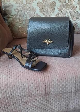 Кожаная сумочка.