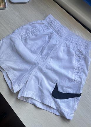 Жіночі шорти nike