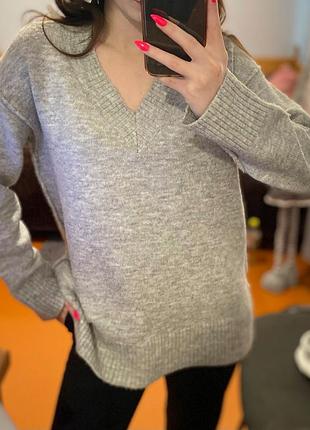Сірий теплий светр