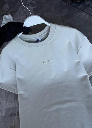 Стильна футболка