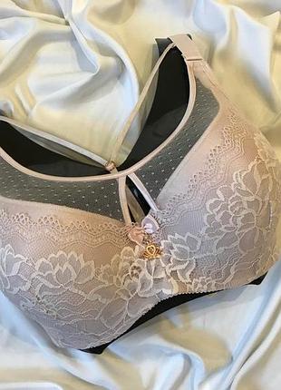 Бюстгальтеры. чашка d. женское нижнее белье.