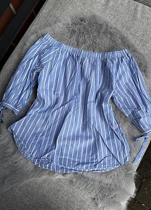 Гарна сорочка блуза блакитна з відкритими плечима прямого крою