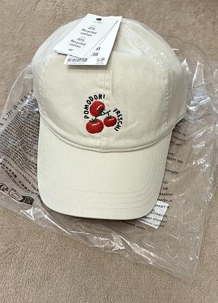 Котонова кепка з вишивкою томати бейс