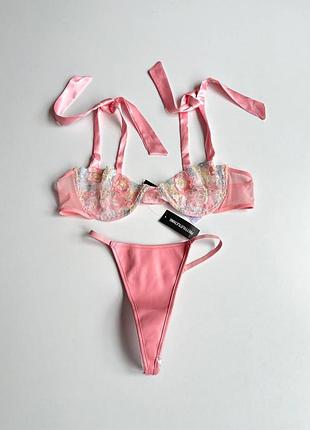 Комплект белья розового цвета с кружевом prettylittlething