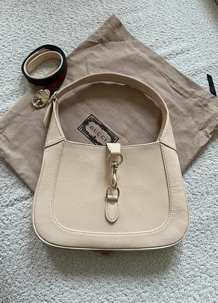 Сумка шкіра лакова айворі на плече gucci jackie small