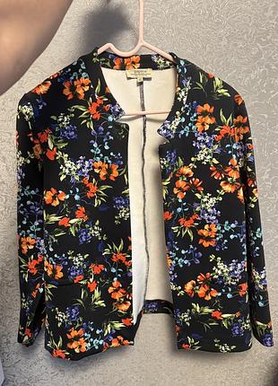 Класичний, яскравий жіночий піджак від papaya