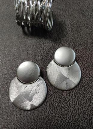 Крупные винтажные серьги в серебряном цвете