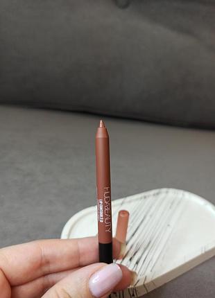 Олівець для губ - huda beauty lip contour 2.0 matte lip pencil, відтінок warm brown, 0.3 г
