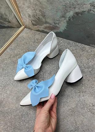 Білі шкіряні туфлі човники з блакитним великим бантом колір на вибір