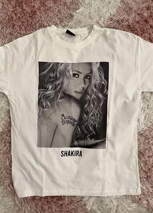 Футболка pull&bear shakira