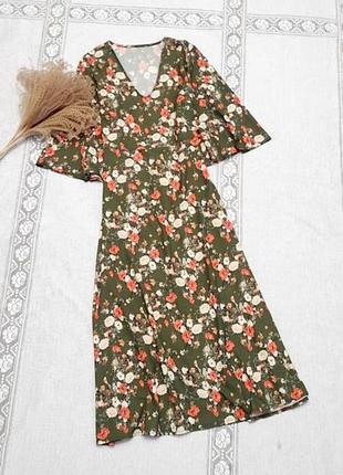 Красивое нежное платье в цветочный принт