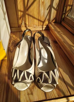 Кожаные босоножки украинского производителя