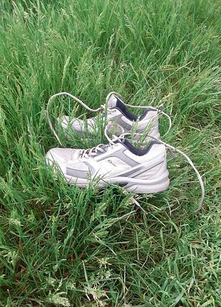 Продам мужские кроссовки