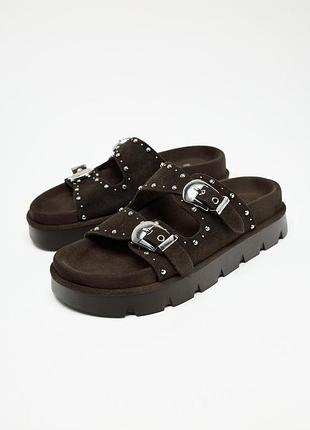 Кожаные шлепанцы с заклепками zara